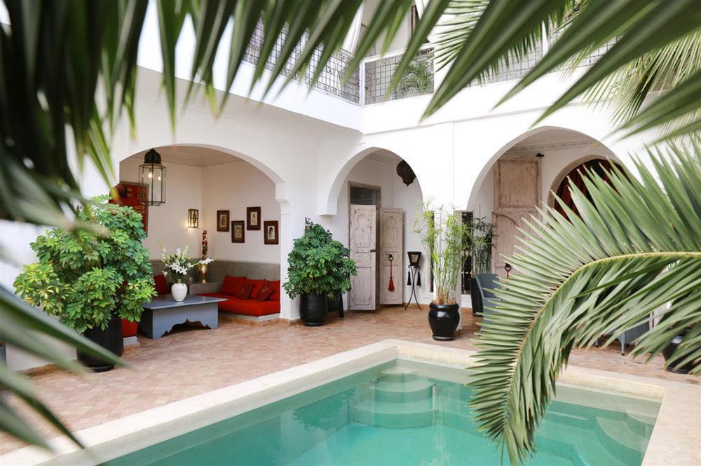 RIAD ANYSSATES by null