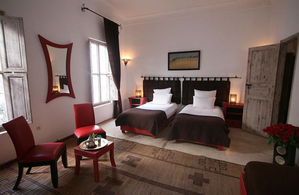 RIAD ANYSSATES by null