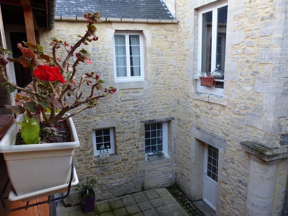 Le Logis De Saint Jean Chambre