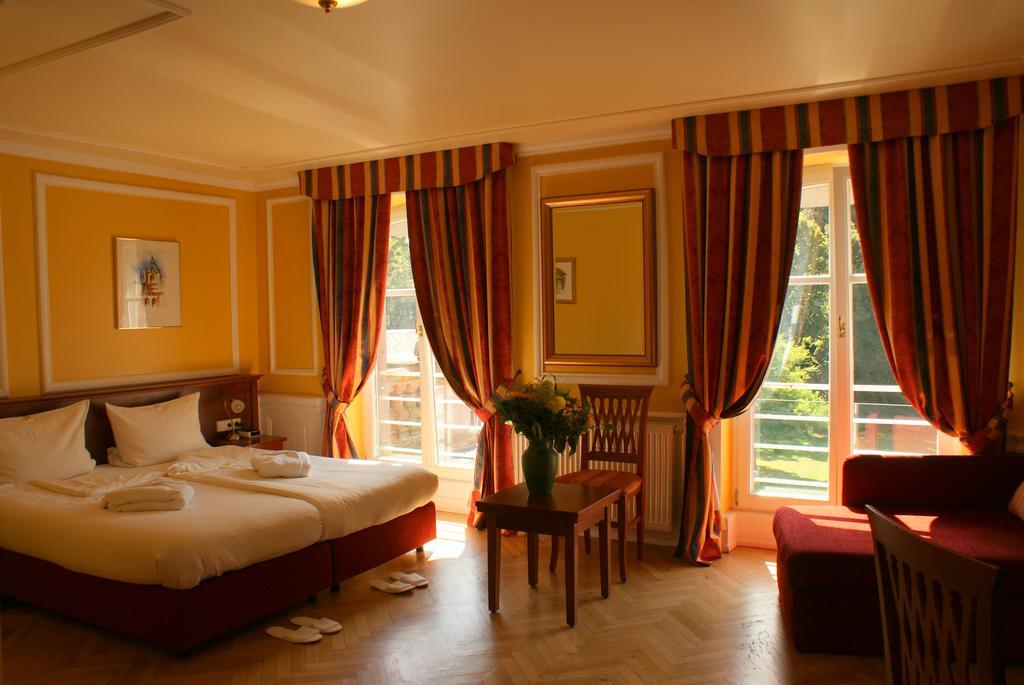 Chateau De Pourtales