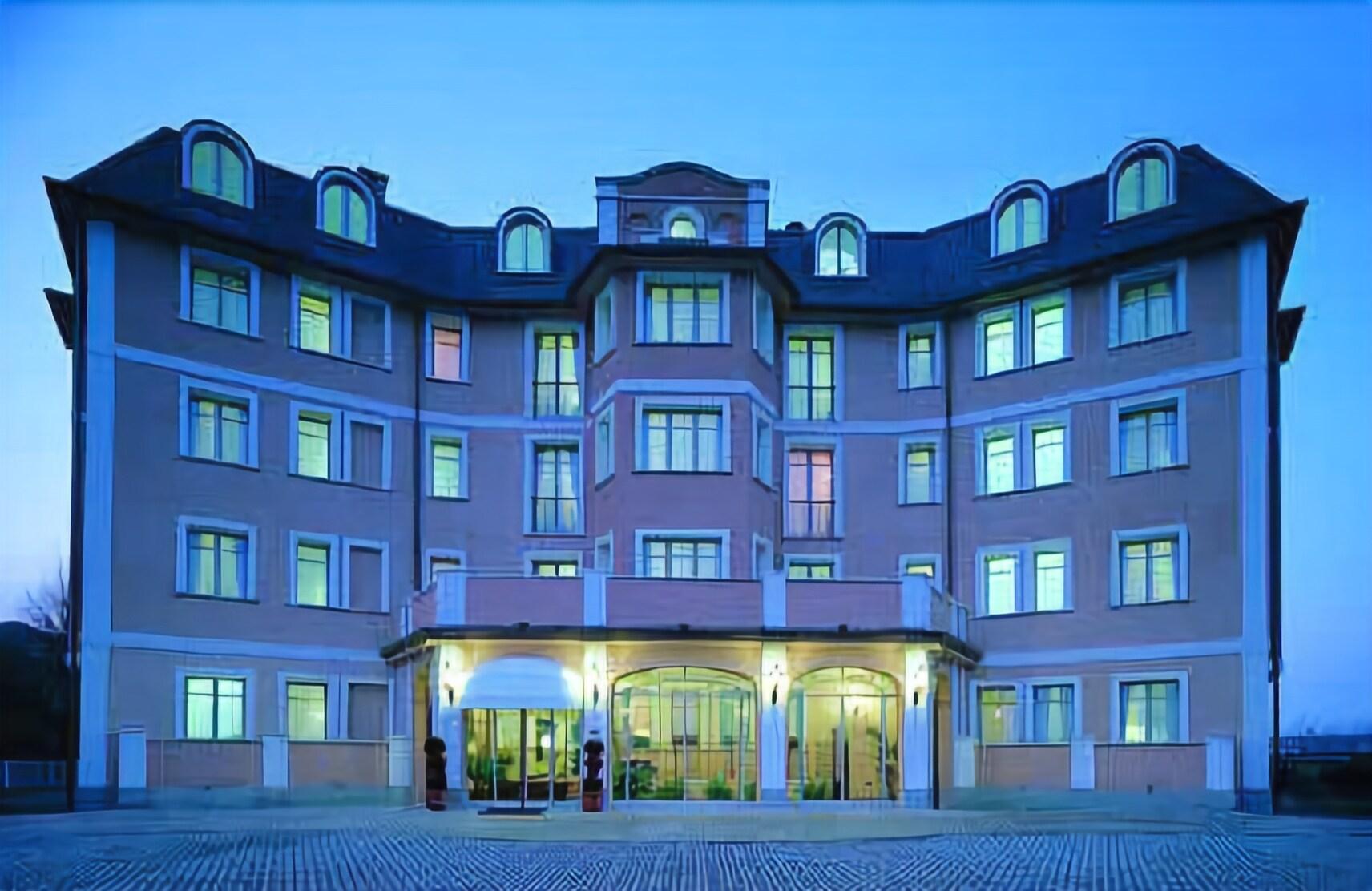Green Hotel image