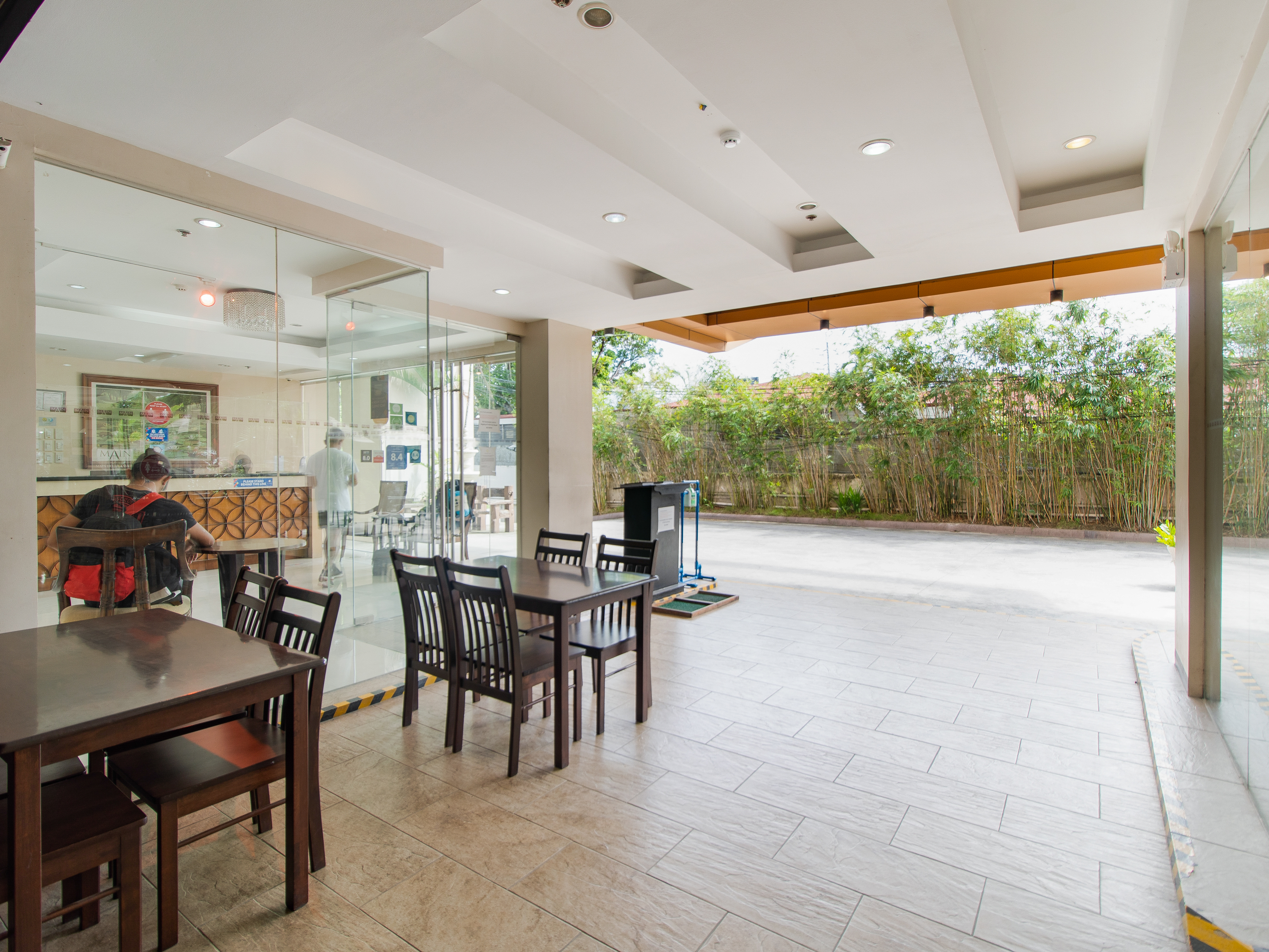 MAIN Hotel and Suites