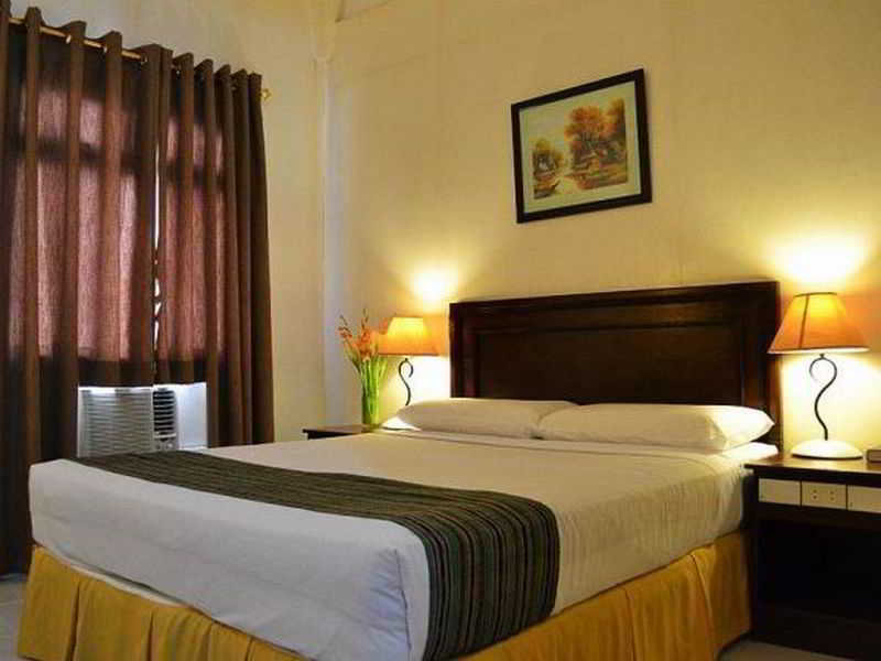 The Ritz Hotel at Garden Oases