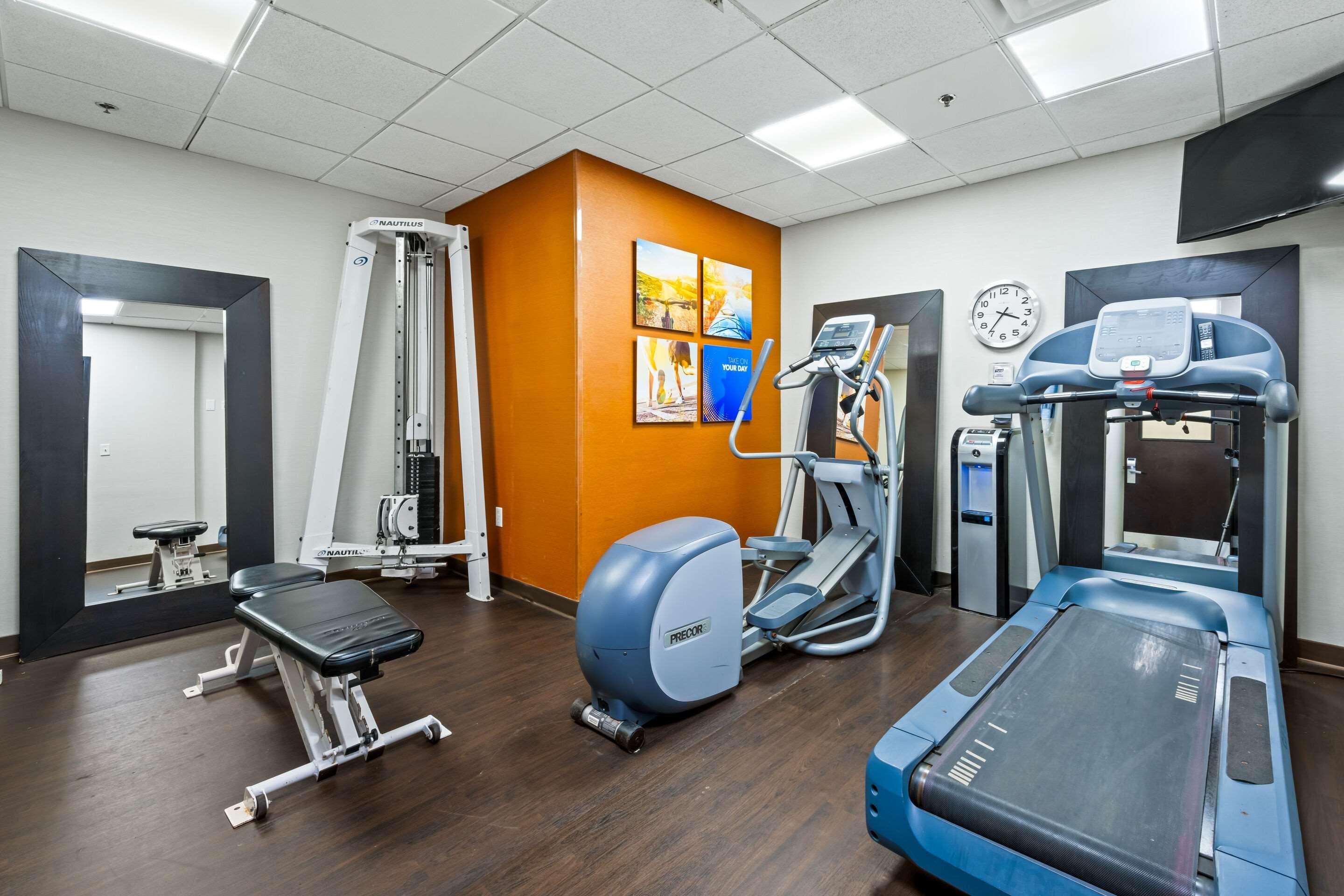 Comfort Suites Newport News Airport