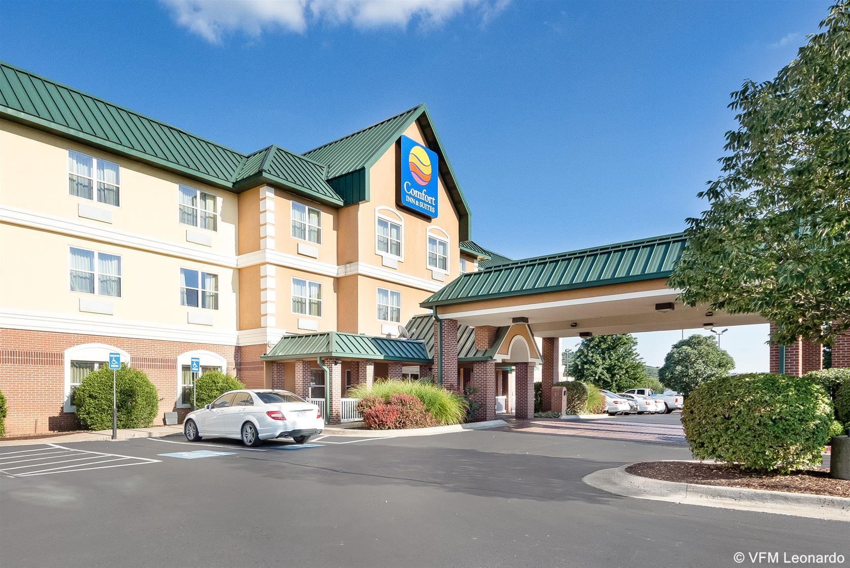 Comfort Inn & Suites Fayetteville-University Area image