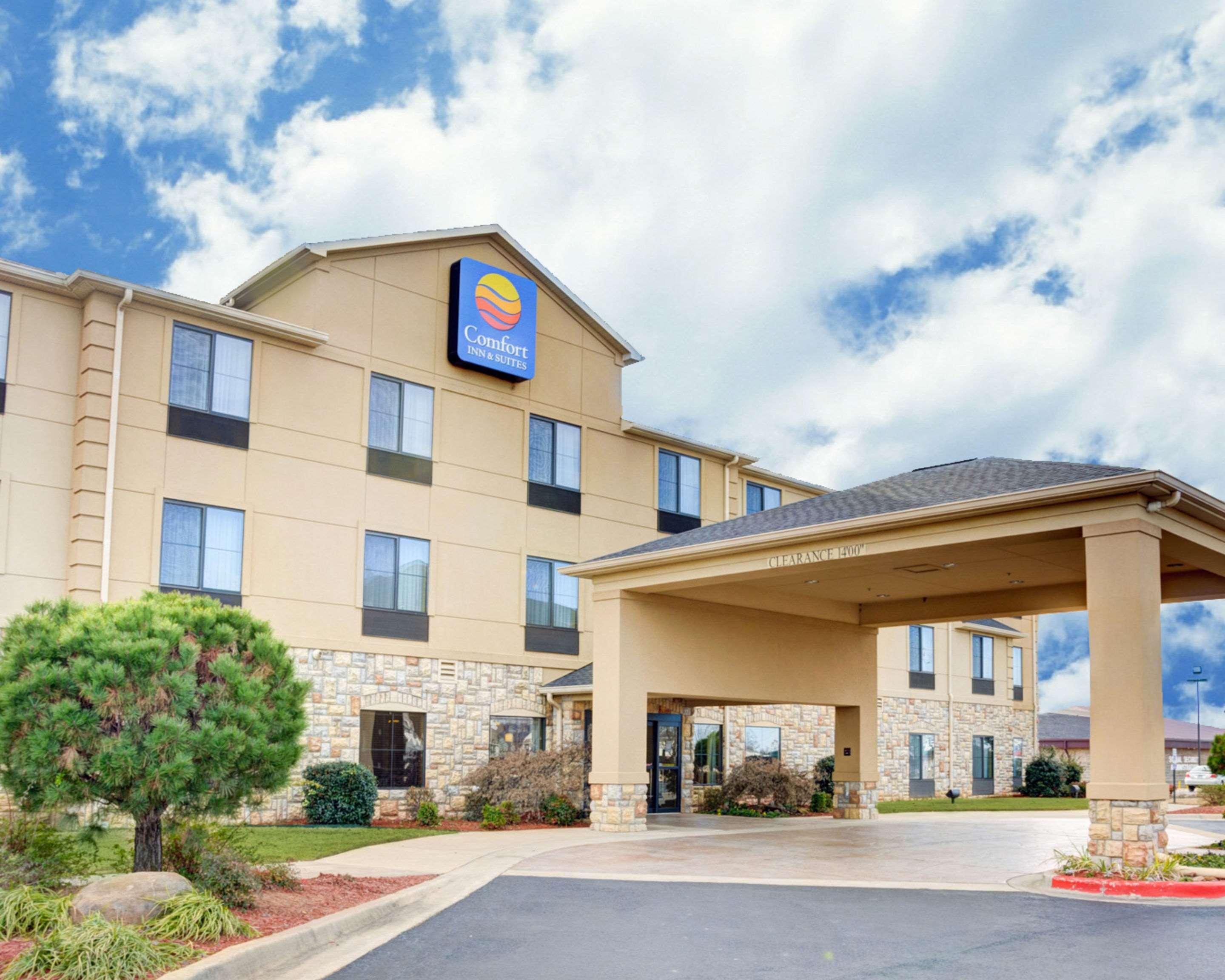 Comfort Inn & Suites Russellville I-40 image