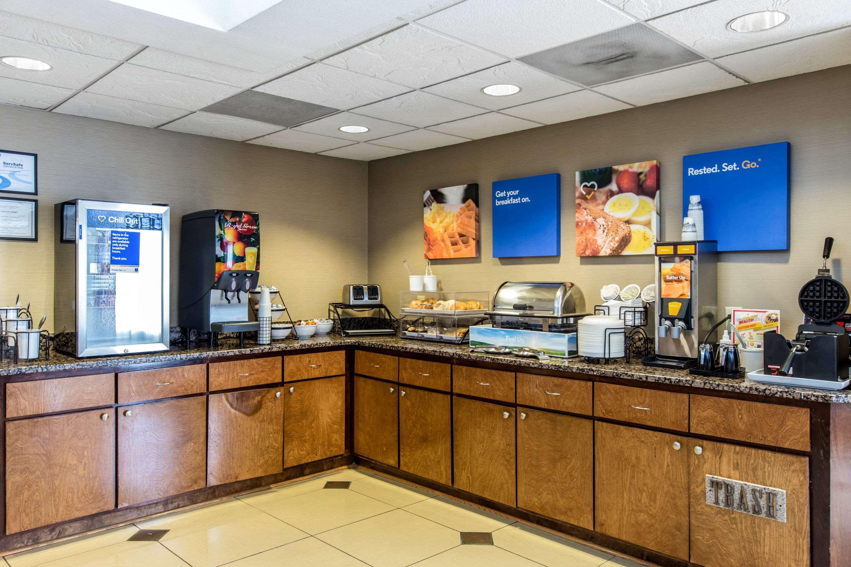 Comfort Inn & Suites Thomson Area