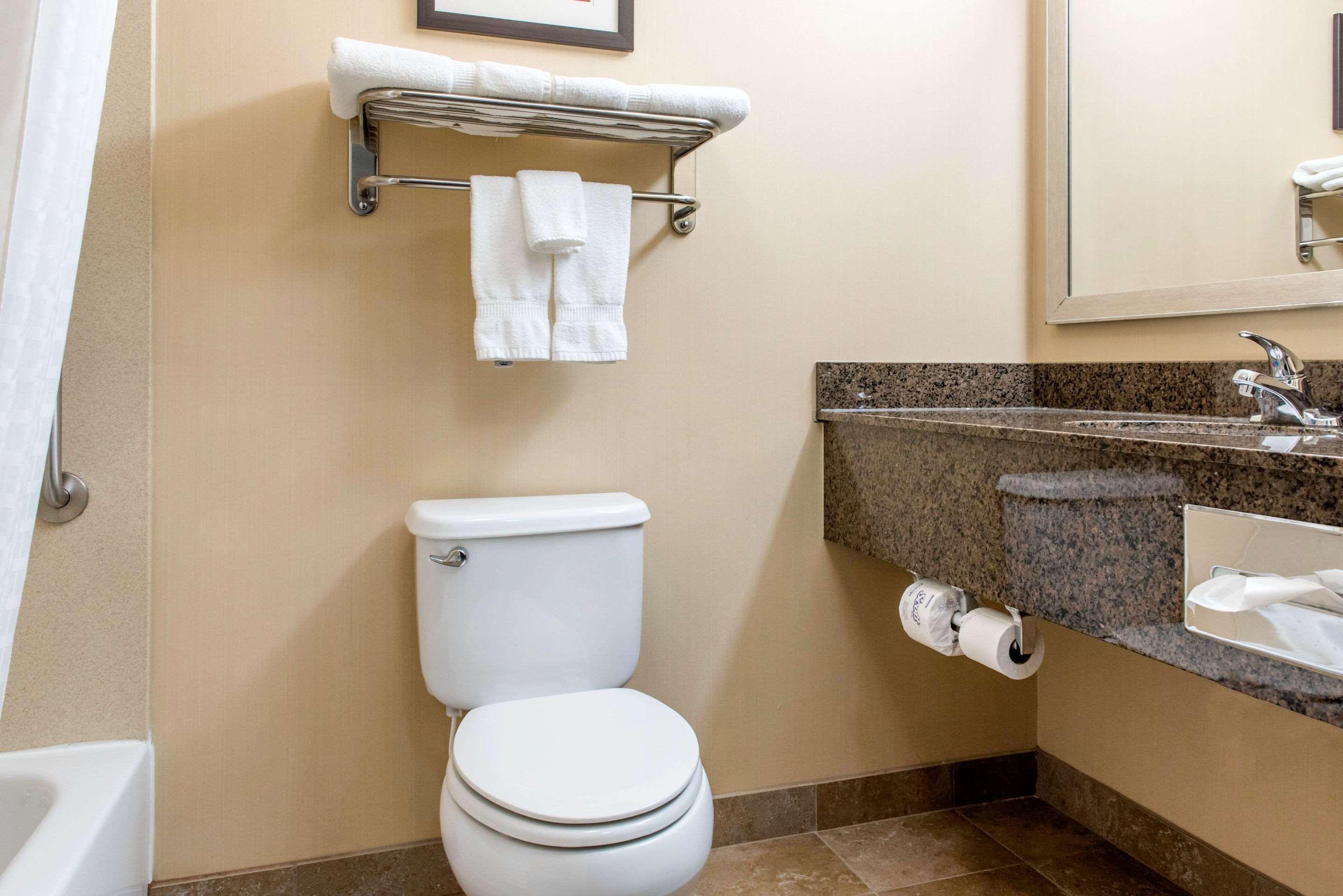 Comfort Inn & Suites Near Indiana Dunes State Park
