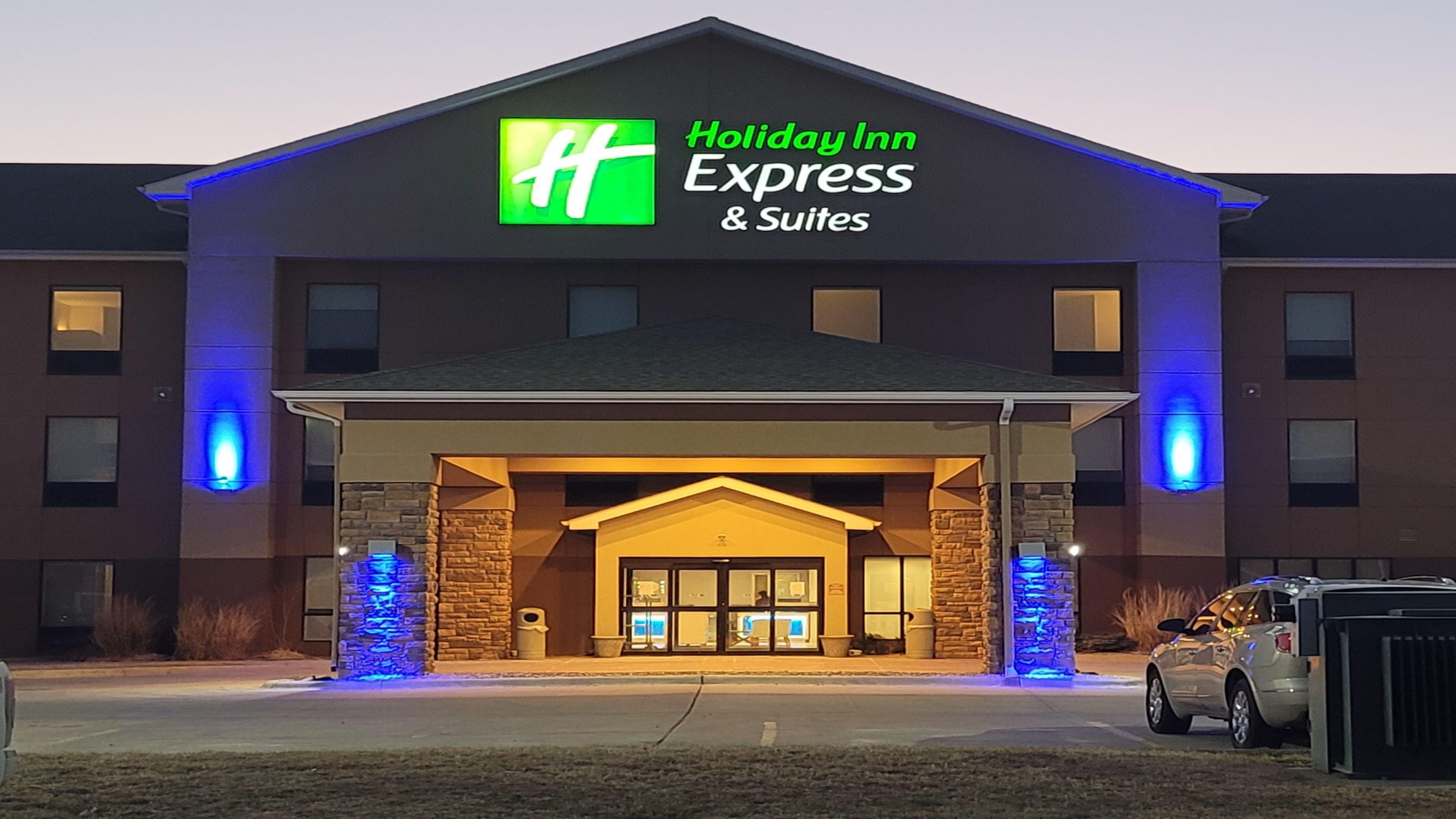 Holiday Inn Express and Suites - Junction City, Kansas image