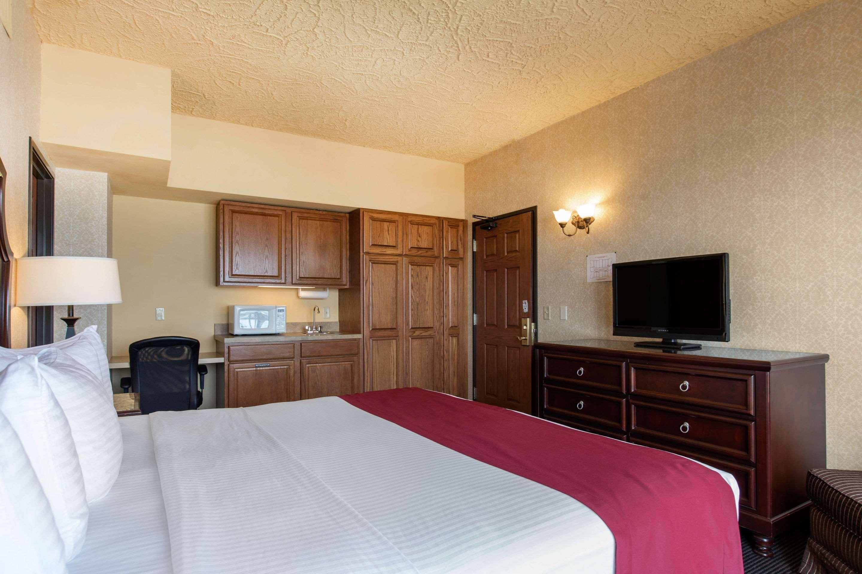 Shoreline Inn & Conference Center, an Ascend Colle