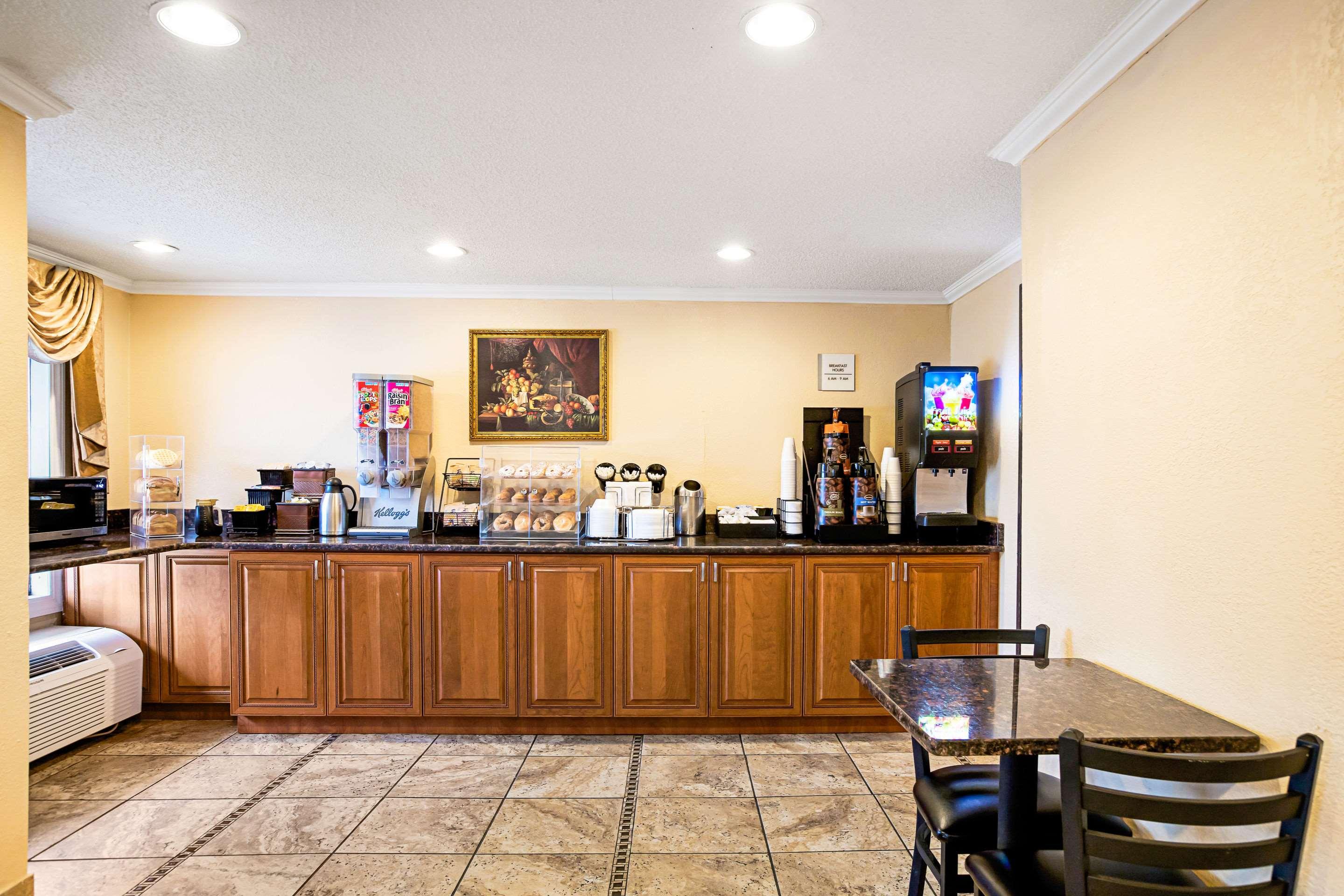 Rodeway Inn Metro Airport