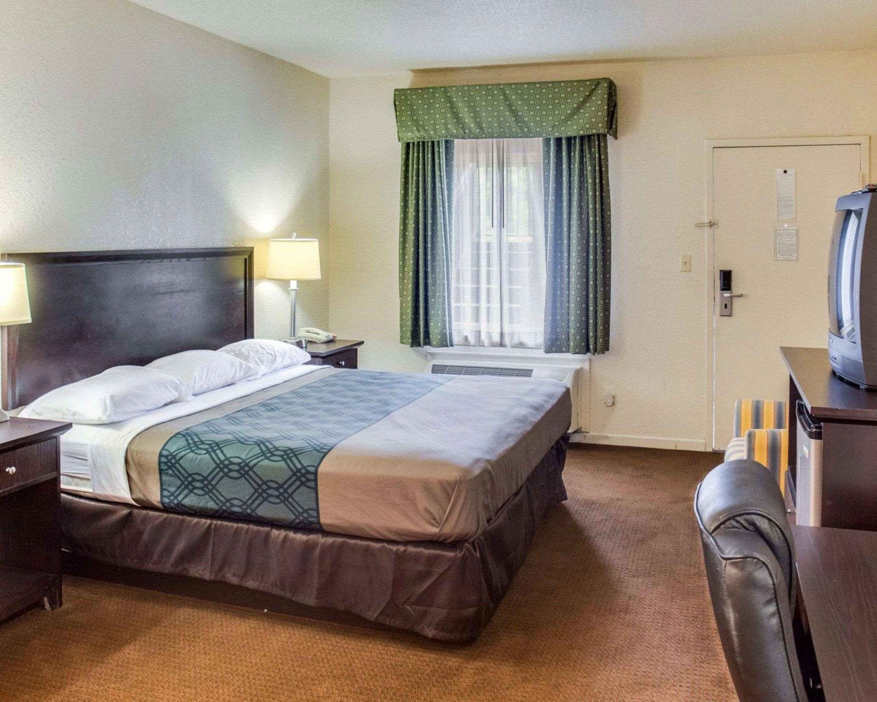 Quality Inn & Suites Suffolk Area