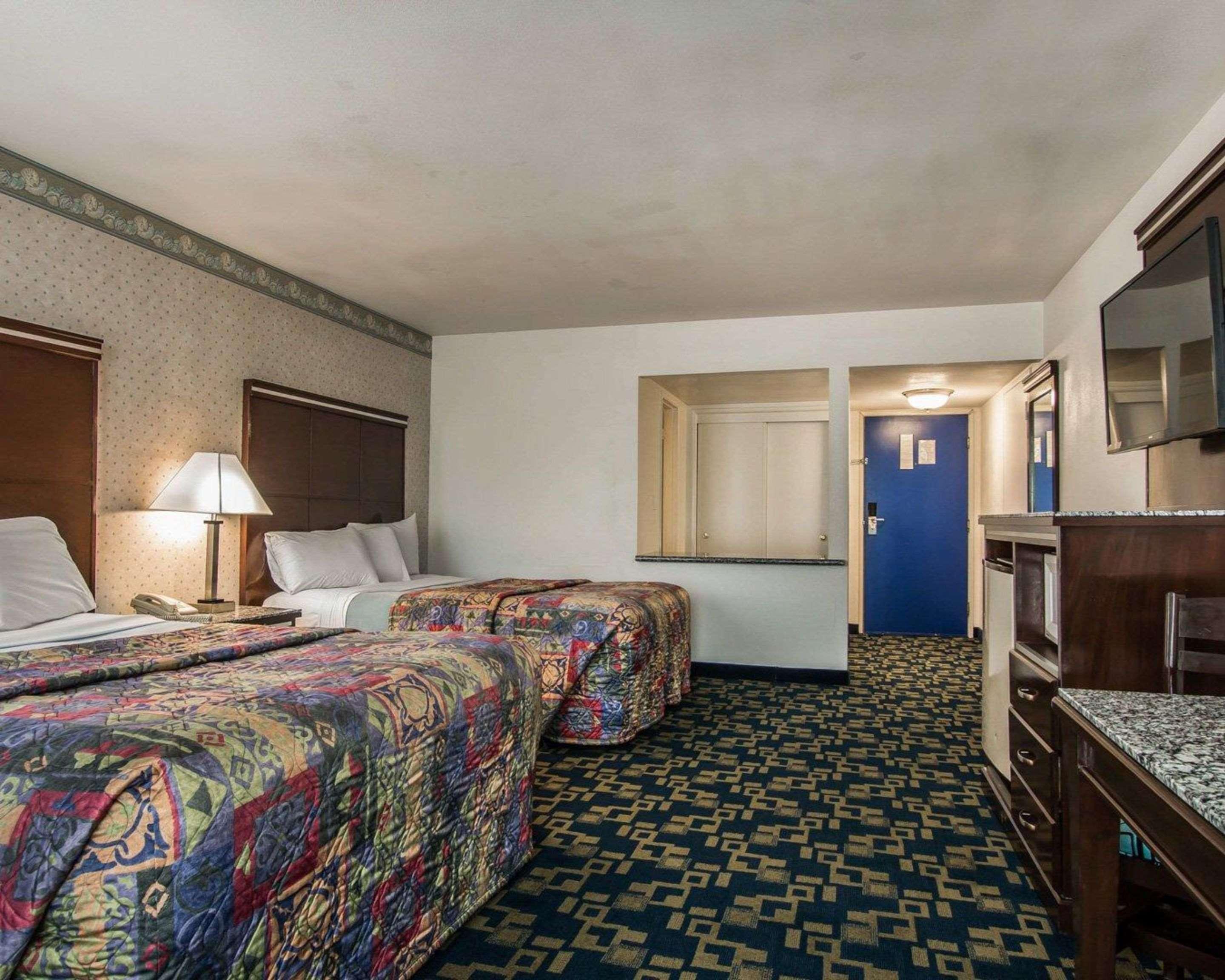 Motel 6 Oceanside, CA – Marina / Camp Pendleton