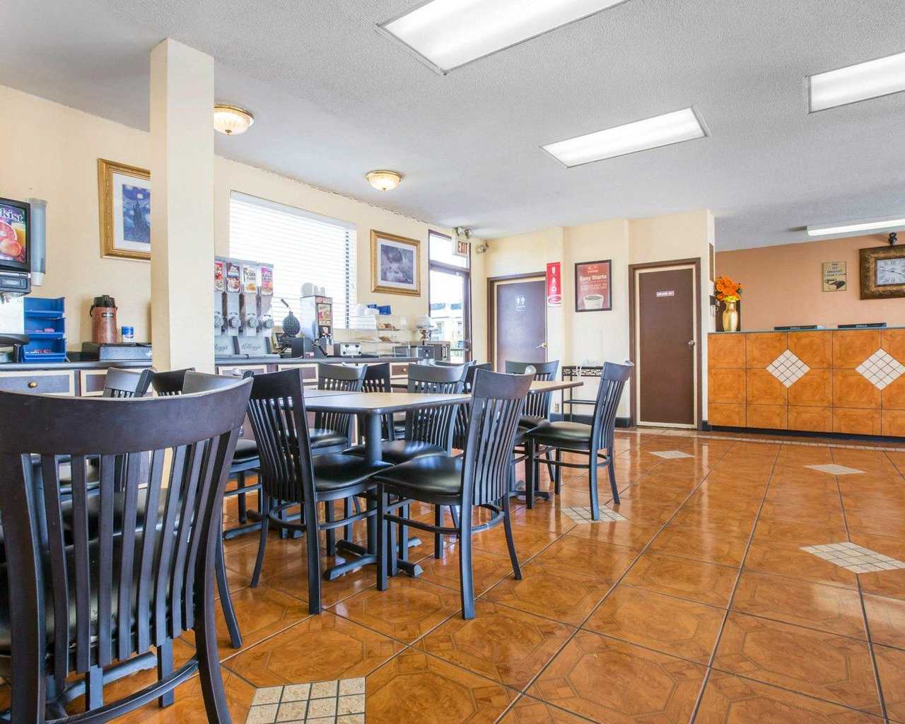 Econo Lodge  Inn & Suites