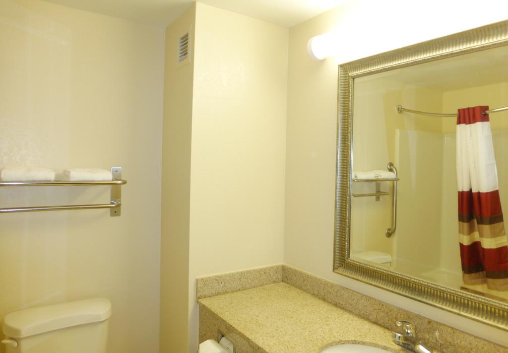 Red Roof Inn & Suites Newnan
