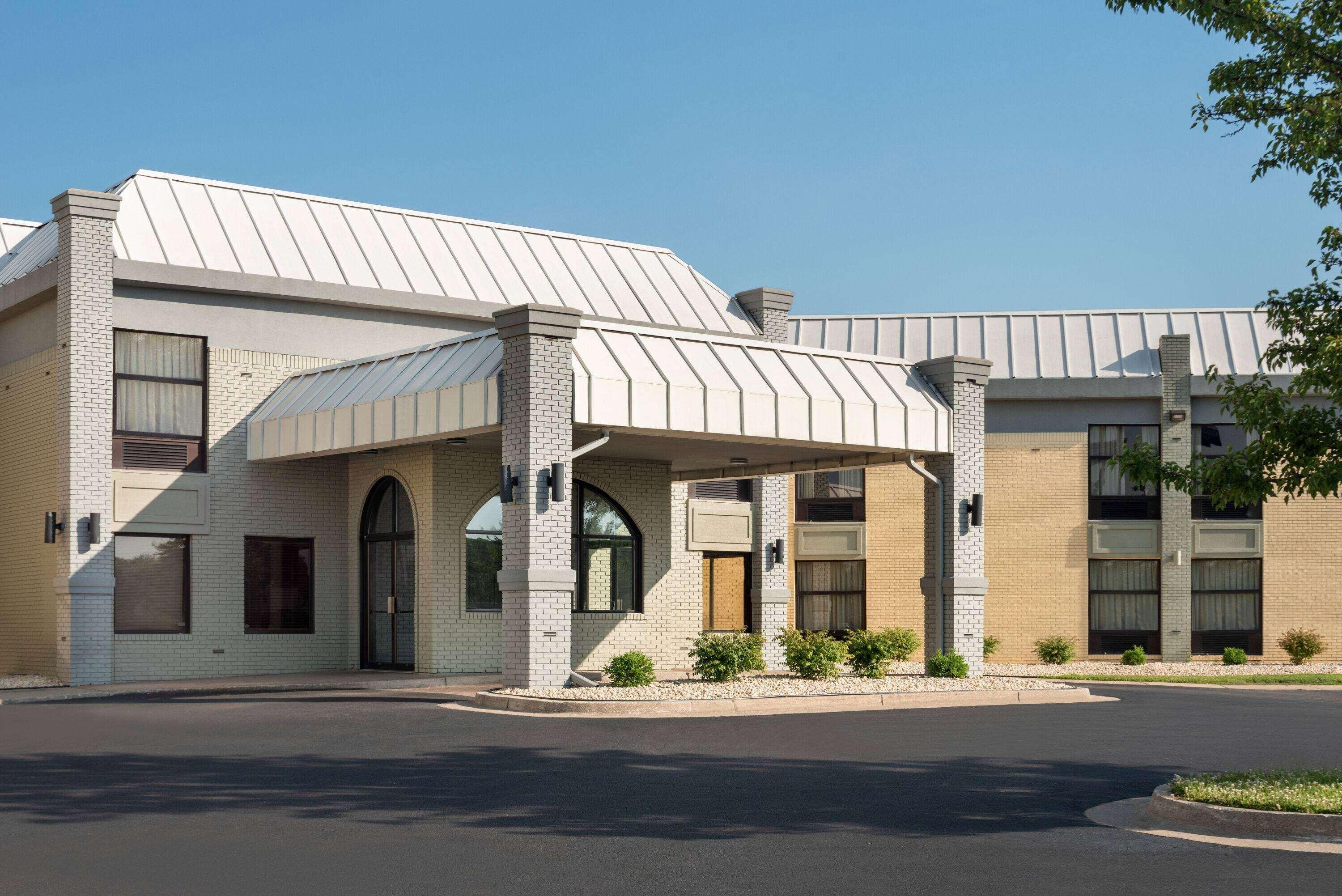 Days Inn Suites By Wyndham Merrillville