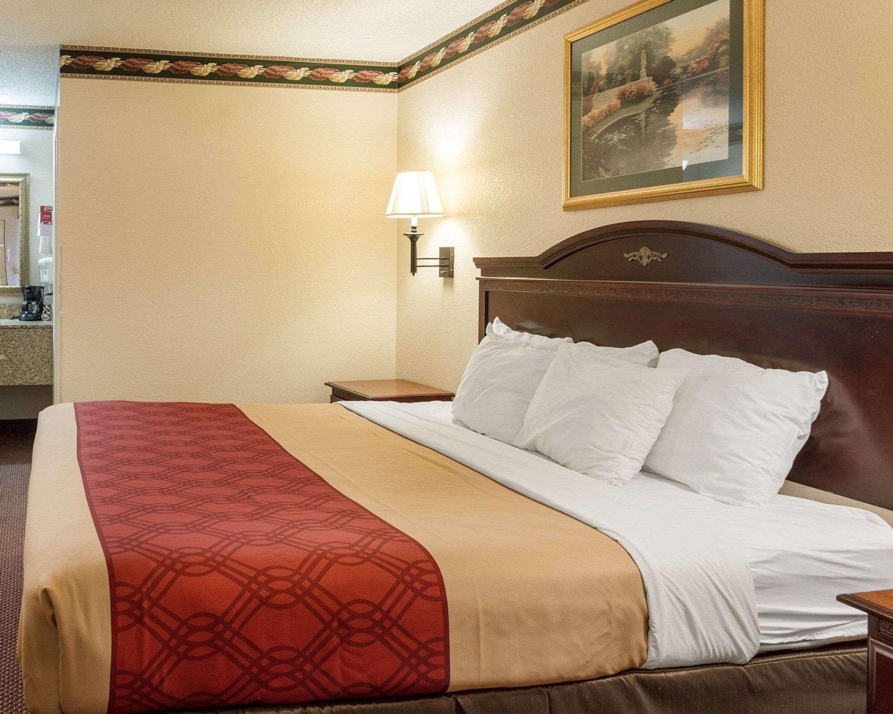 Econo Lodge Grenada Lake