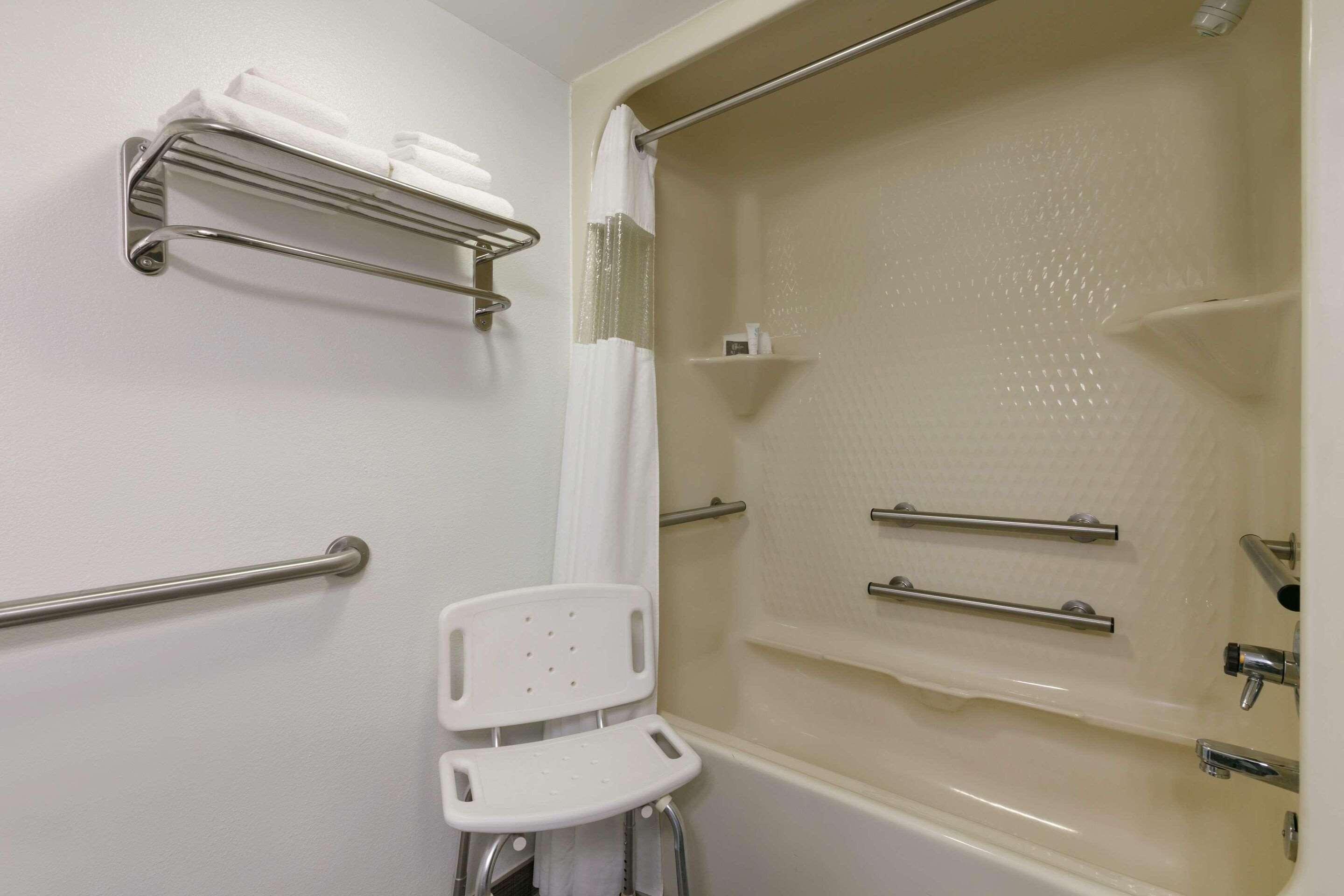 Country Inn & Suites by Radisson Roanoke Rapids NC