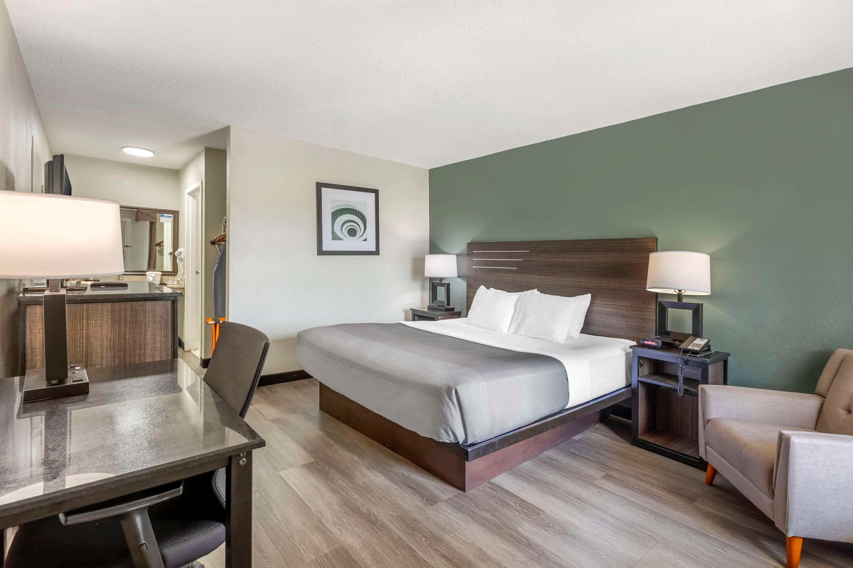 Quality Inn & Suites Santee I-95