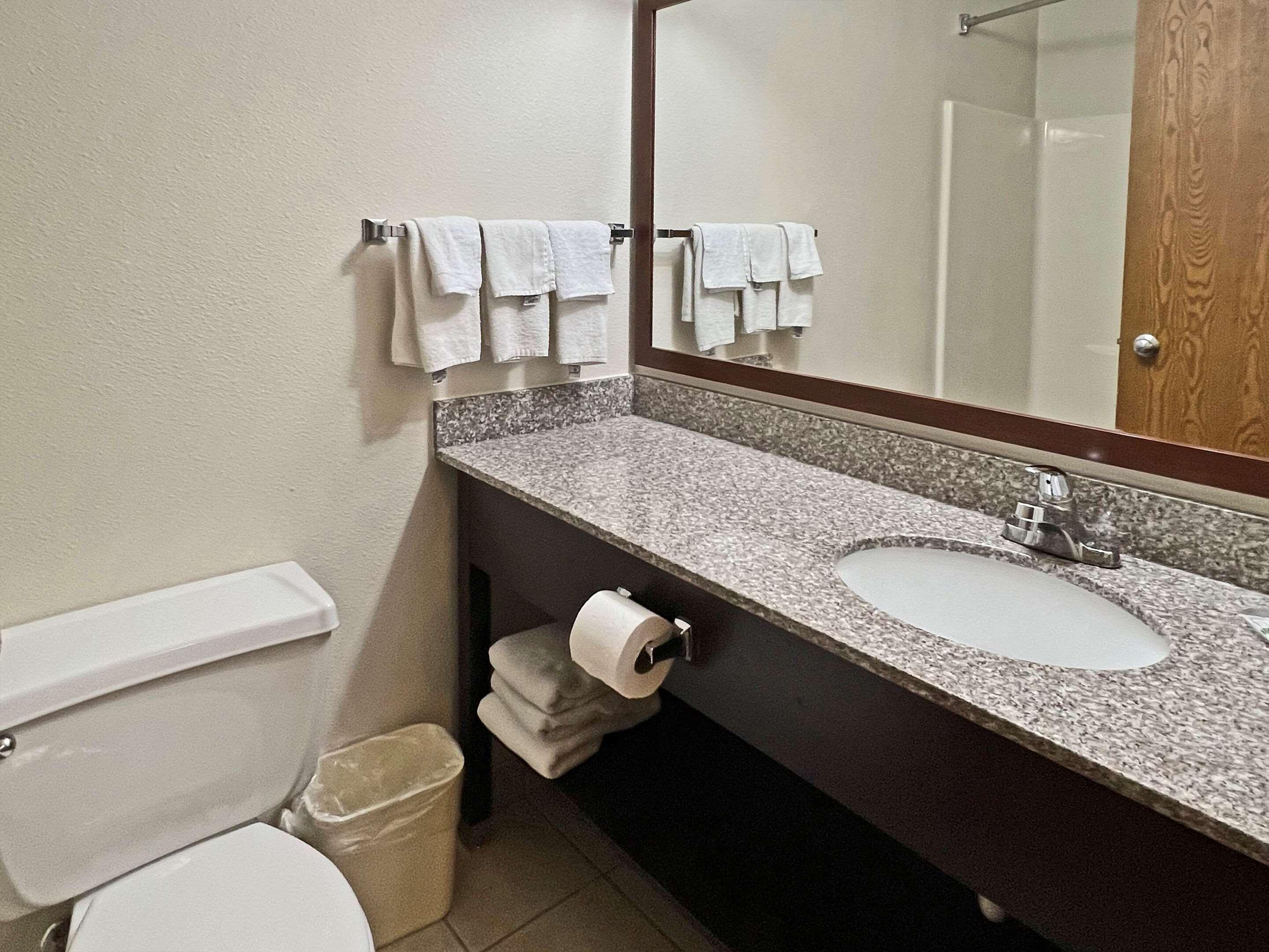 Quality Inn Mitchell Area
