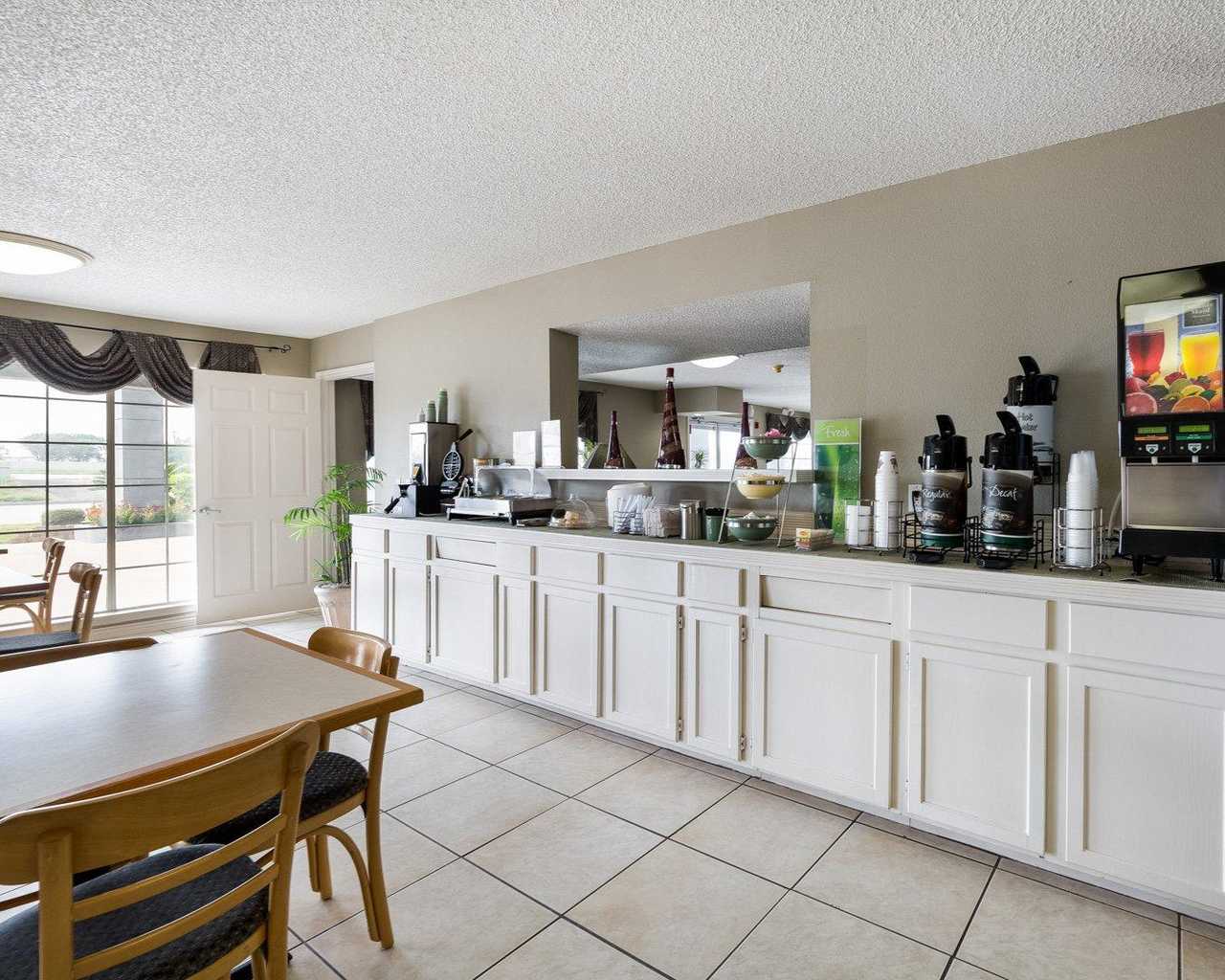 Quality Inn Clute Freeport