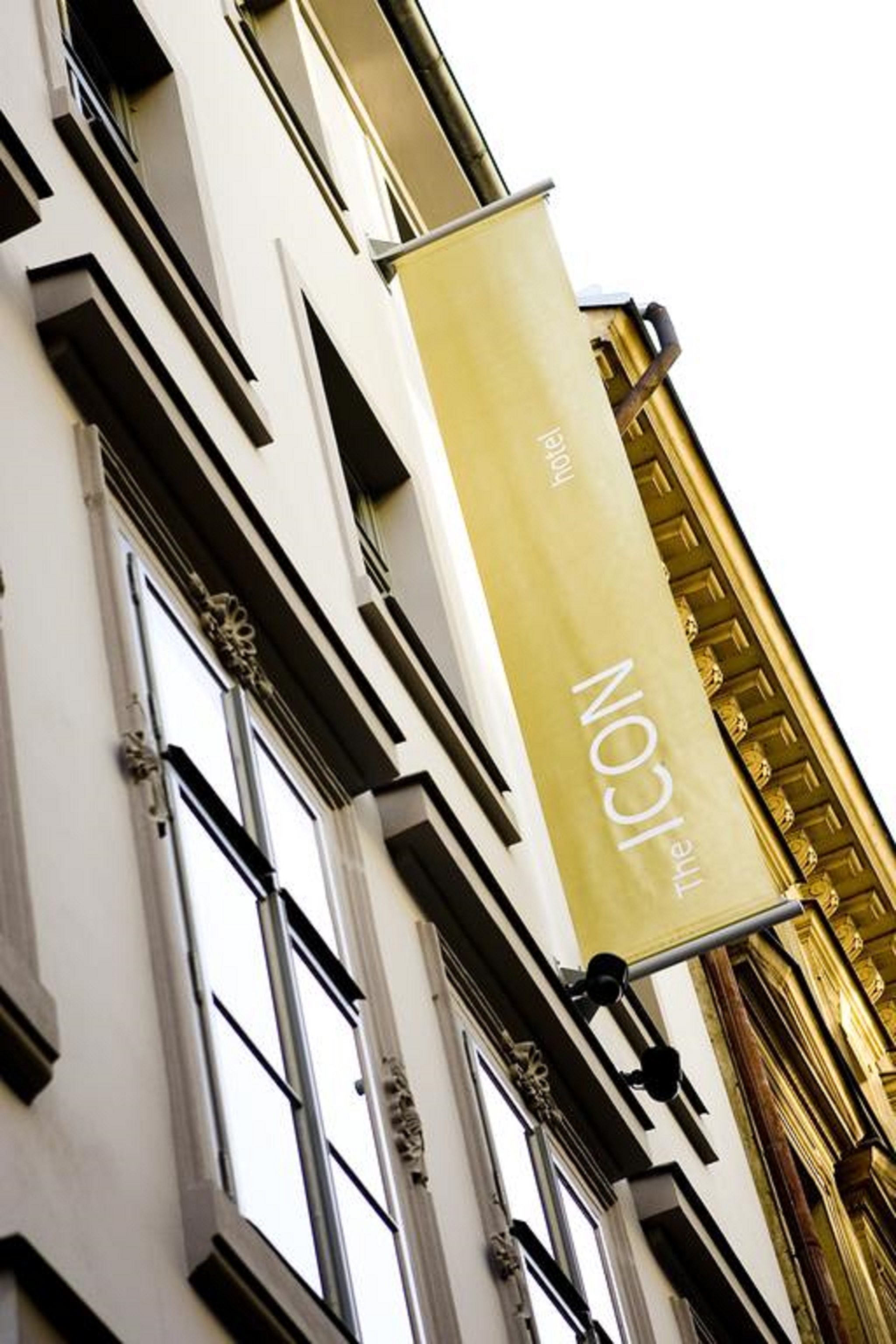 The ICON Hotel & Lounge by null
