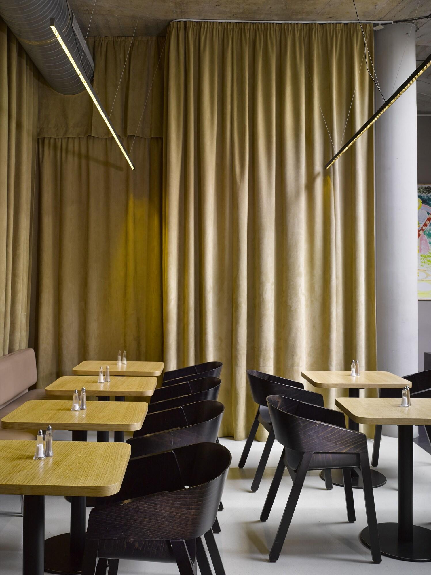The Icon Hotel & Lounge