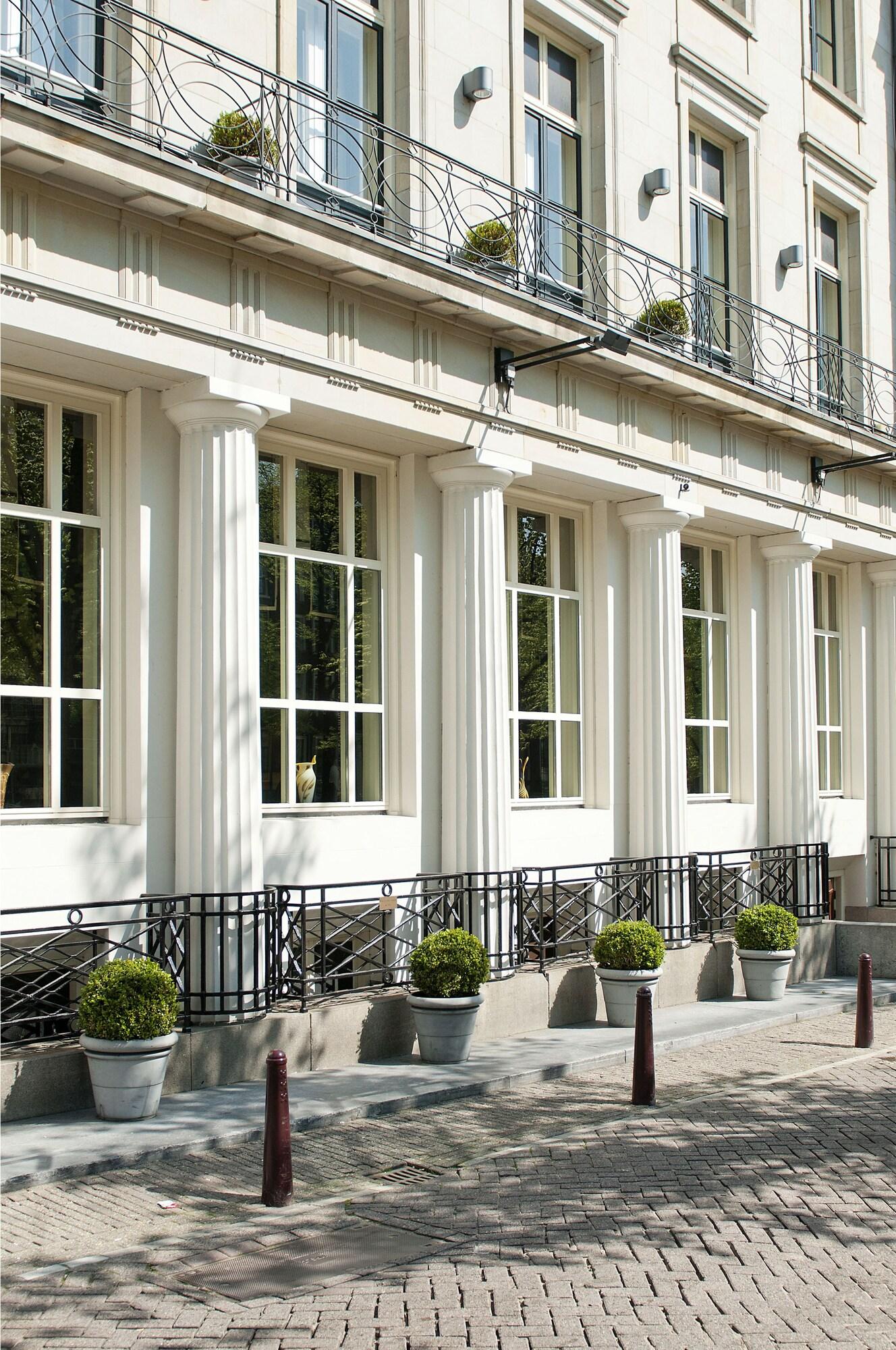 Banks Mansion by null