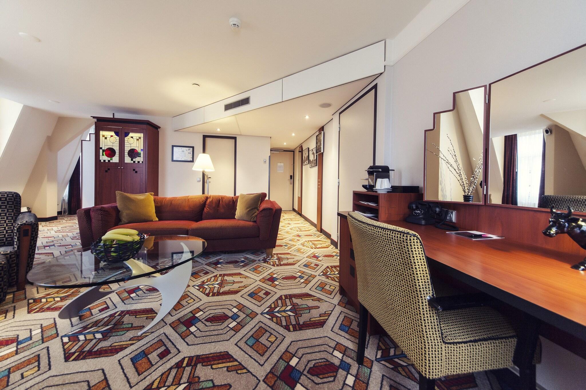 Banks Mansion by null