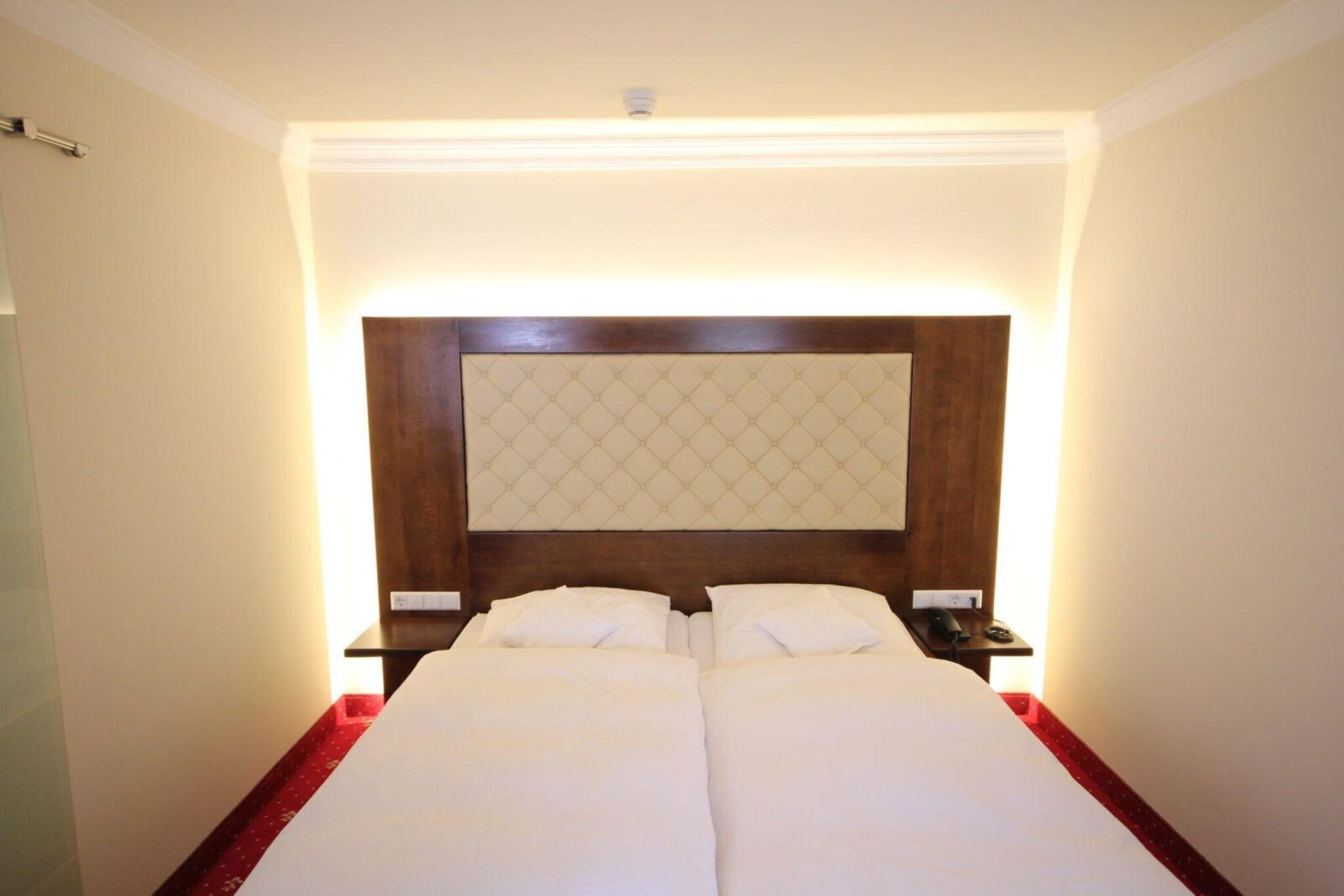 Hotel Zur Weinsteige GmbH by null