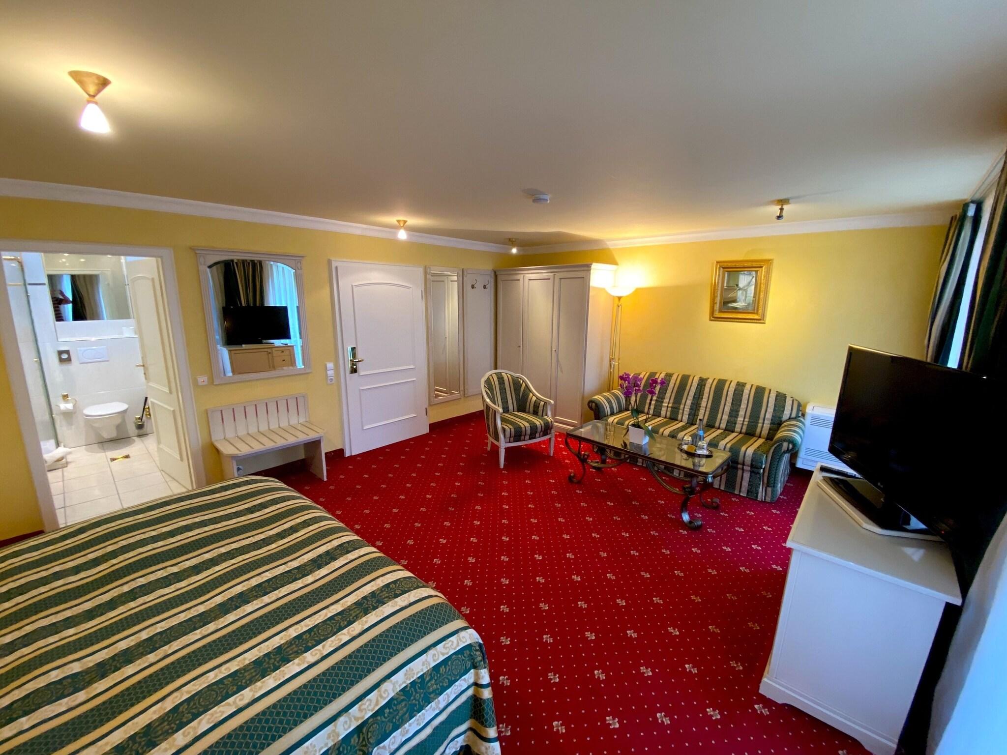 ZUR WEINSTEIGE - Hotel • Schlösschen • Gourmetrestaurant by null