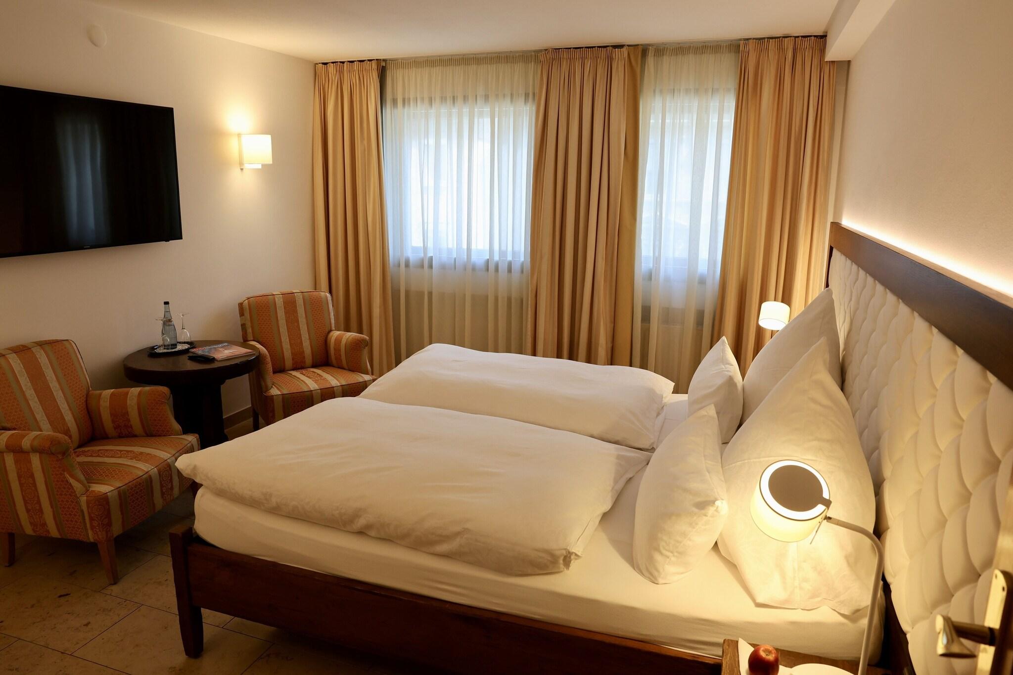 Hotel Zur Weinsteige GmbH by null