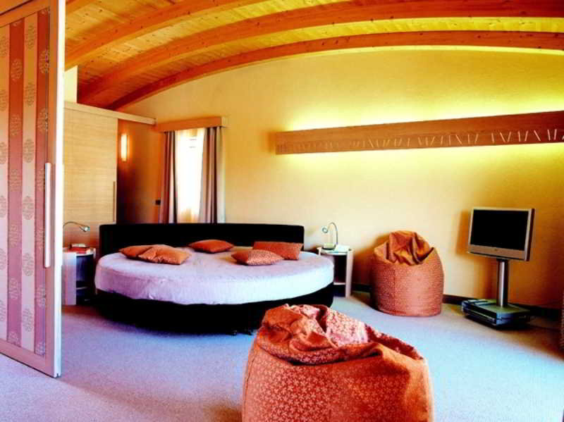 Color Hotel style & design