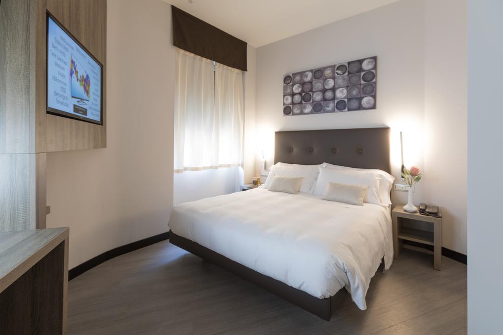 Hotel Mentana - photo