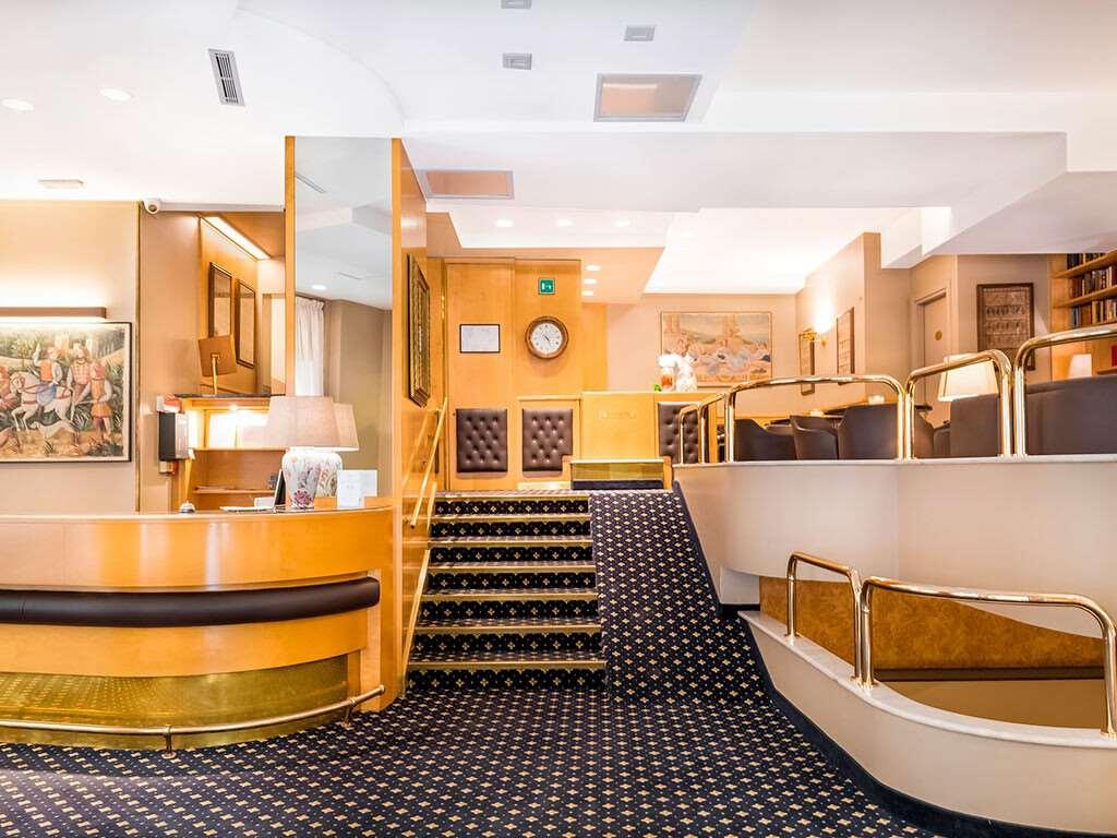 Hotel Mentana - photo