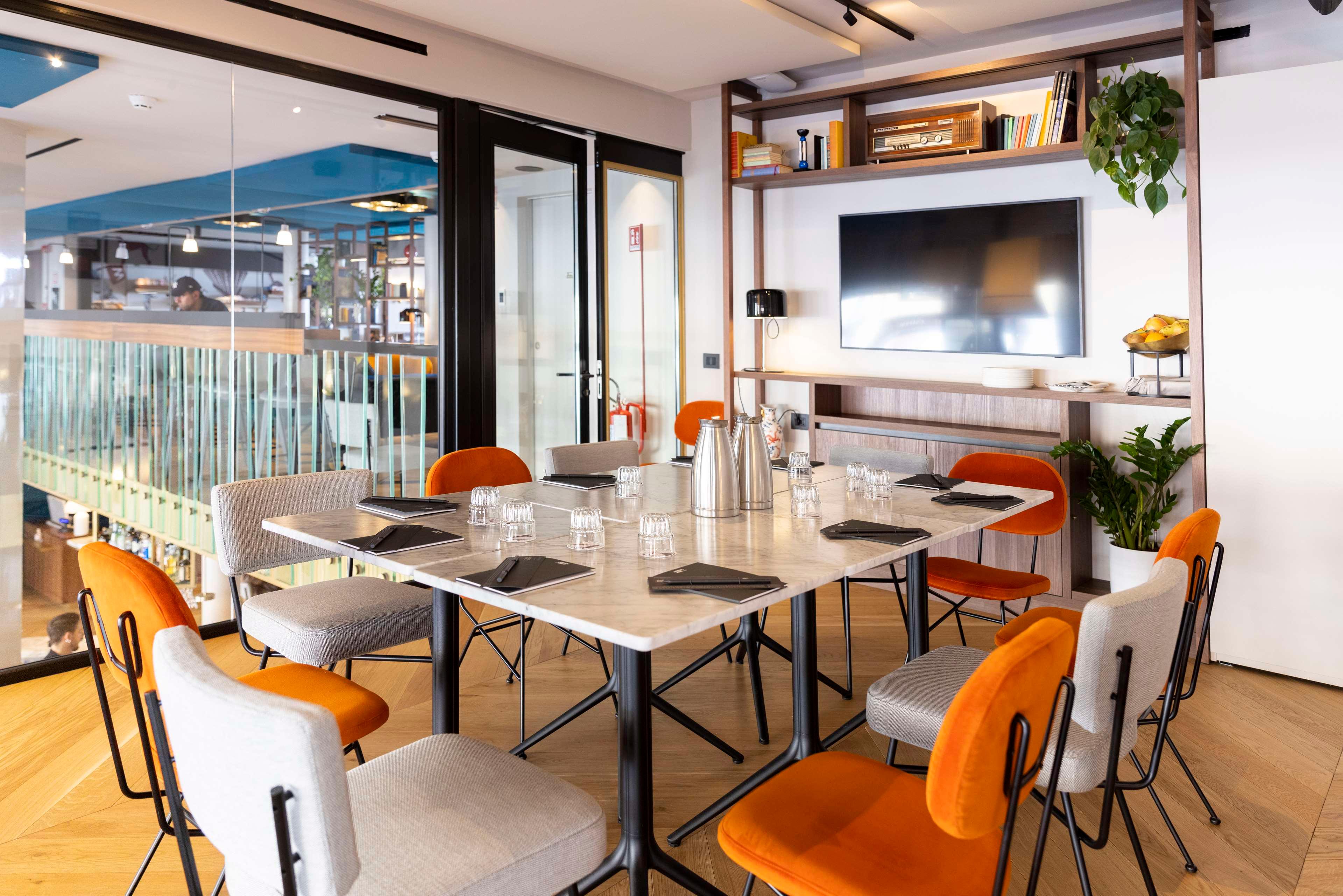 Urban Hive Hotel - photo