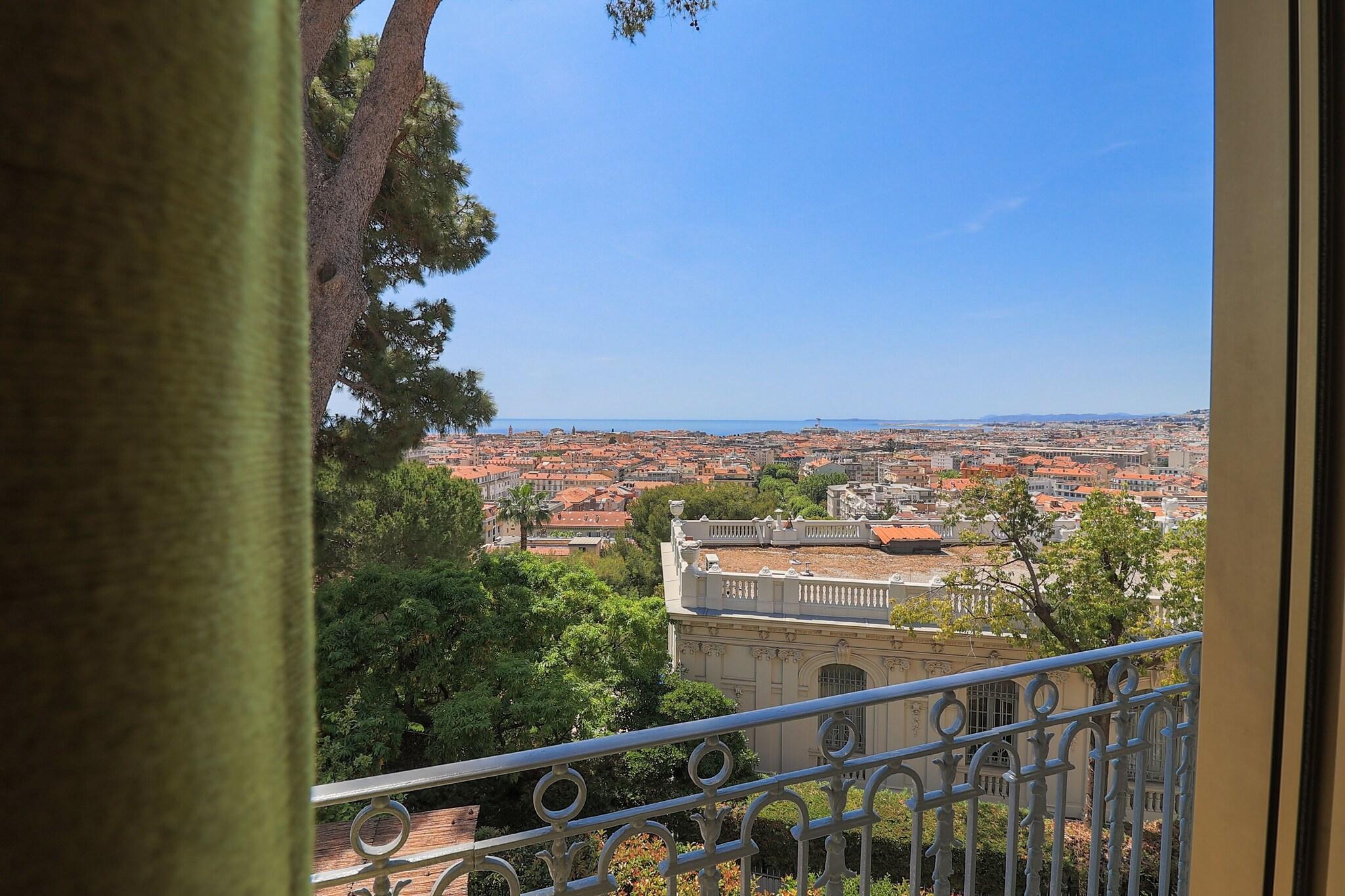 Hôtel Petit Palais by null