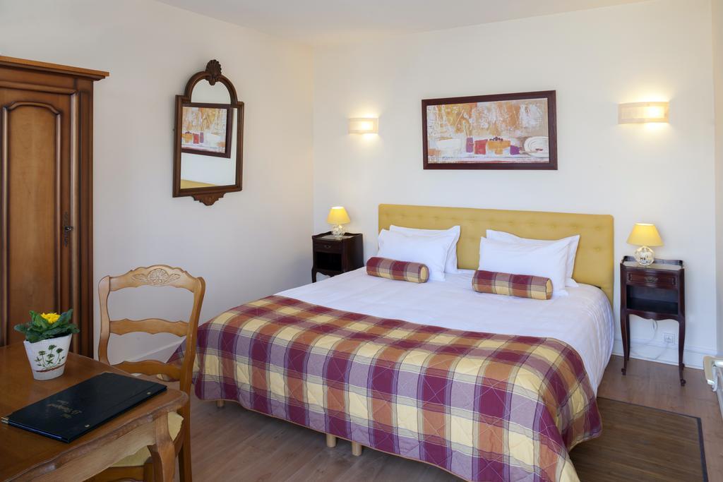 Logis Hôtel le Plantagenêt by null