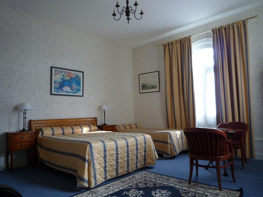 Logis Hôtel le Plantagenêt by null