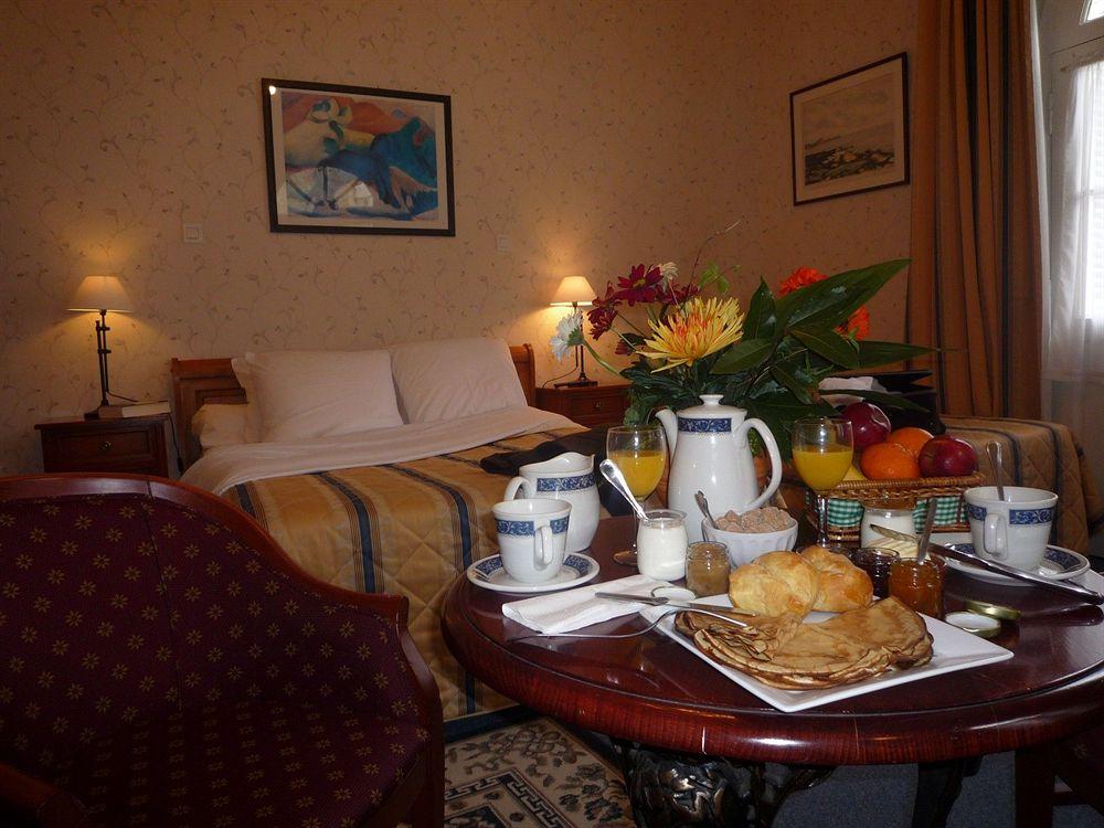 Logis Hôtel le Plantagenêt by null