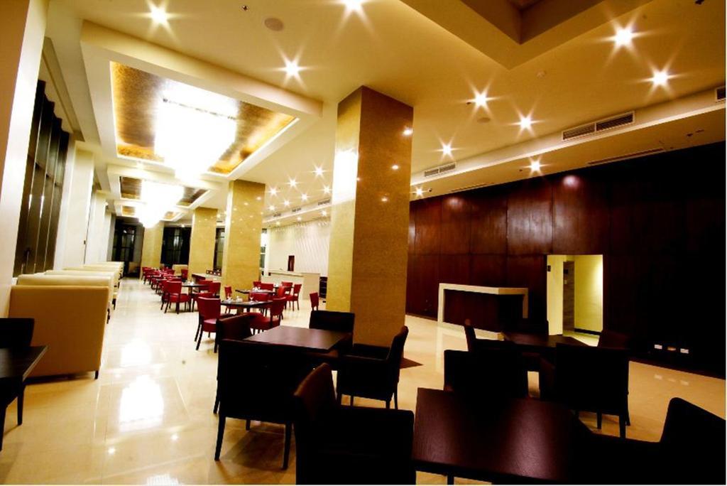 Mandarin Plaza Hotel
