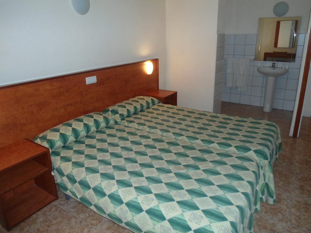 Hostal Apuntadores 8 by null