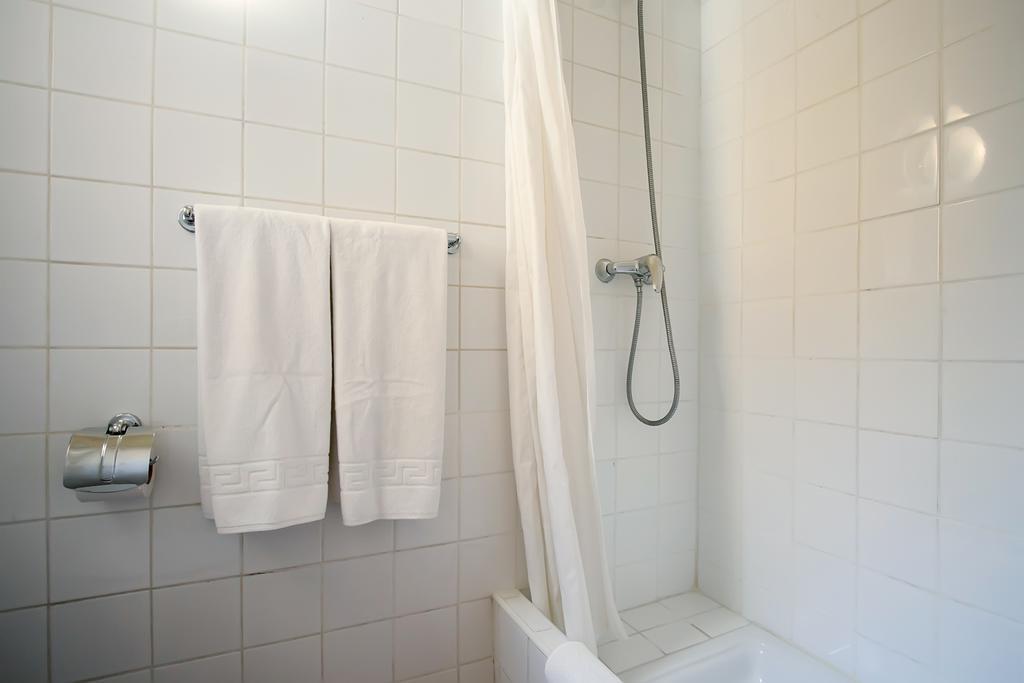 Hostal Apuntadores 8 by null