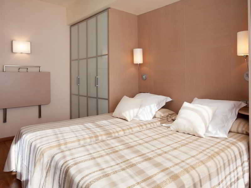 Aparthotel Silver Barcelona by null