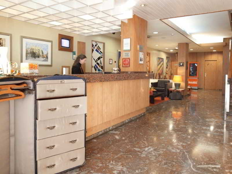 Aparthotel Silver Barcelona by null