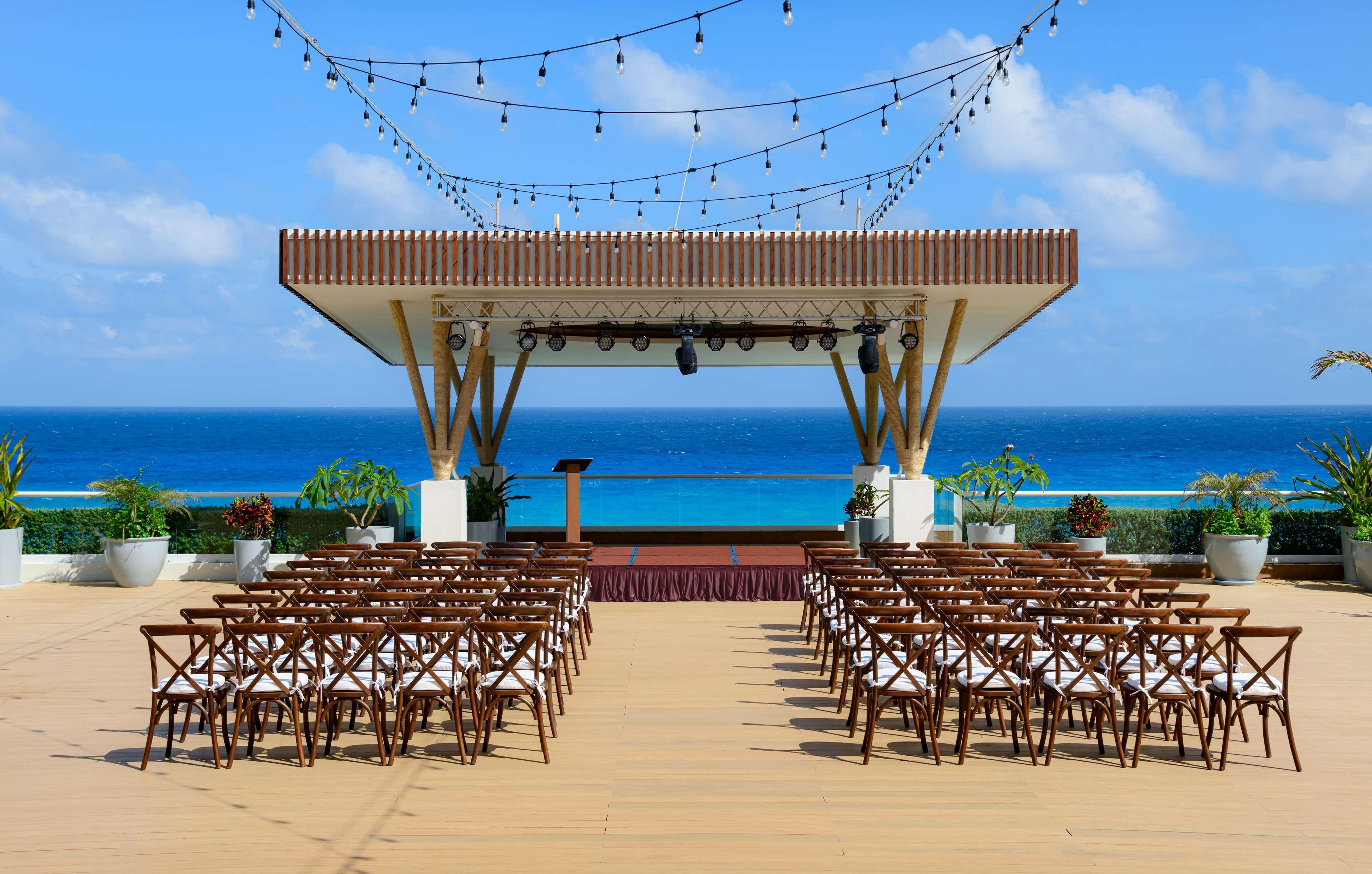 Hilton Cancun Mar Caribe All-Inclusive Resort by null