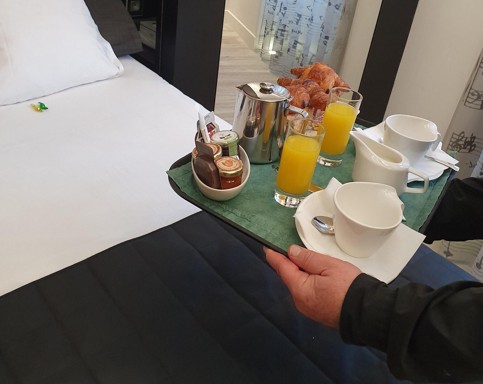 Apostrophe Hotel