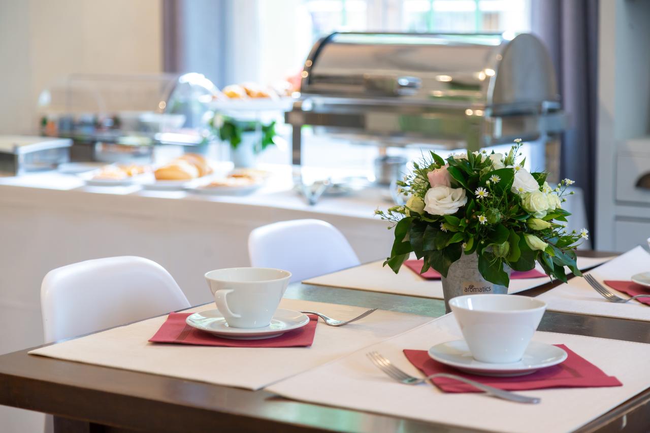 Hôtel Le Relais de Poste Arles Centre Historique by null