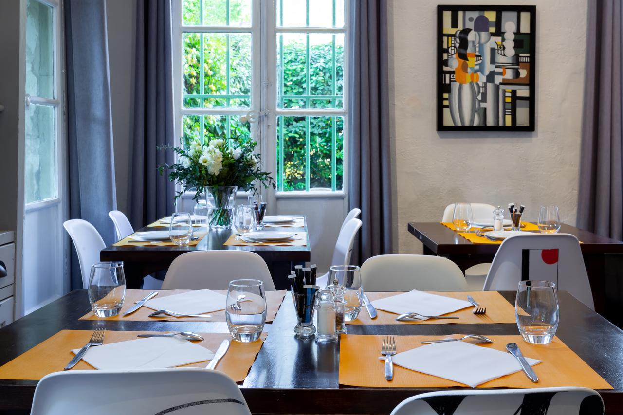 Hôtel Le Relais de Poste Arles Centre Historique by null