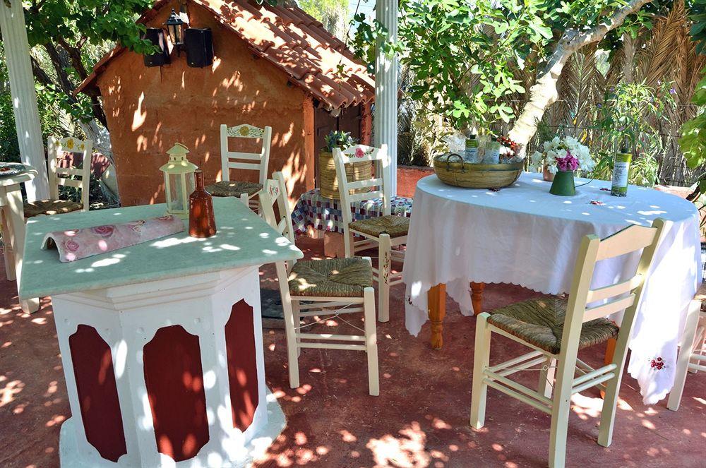 Traditional Villas Therianos